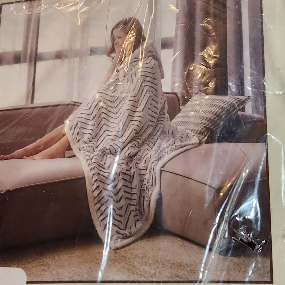 NWT Regal Comfort Chevron Granite Wearable Faux Sherpa Throw One Size